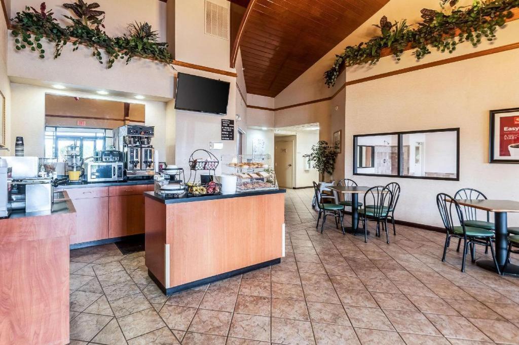 Econo Lodge Inn & Suites Middletown Εξωτερικό φωτογραφία